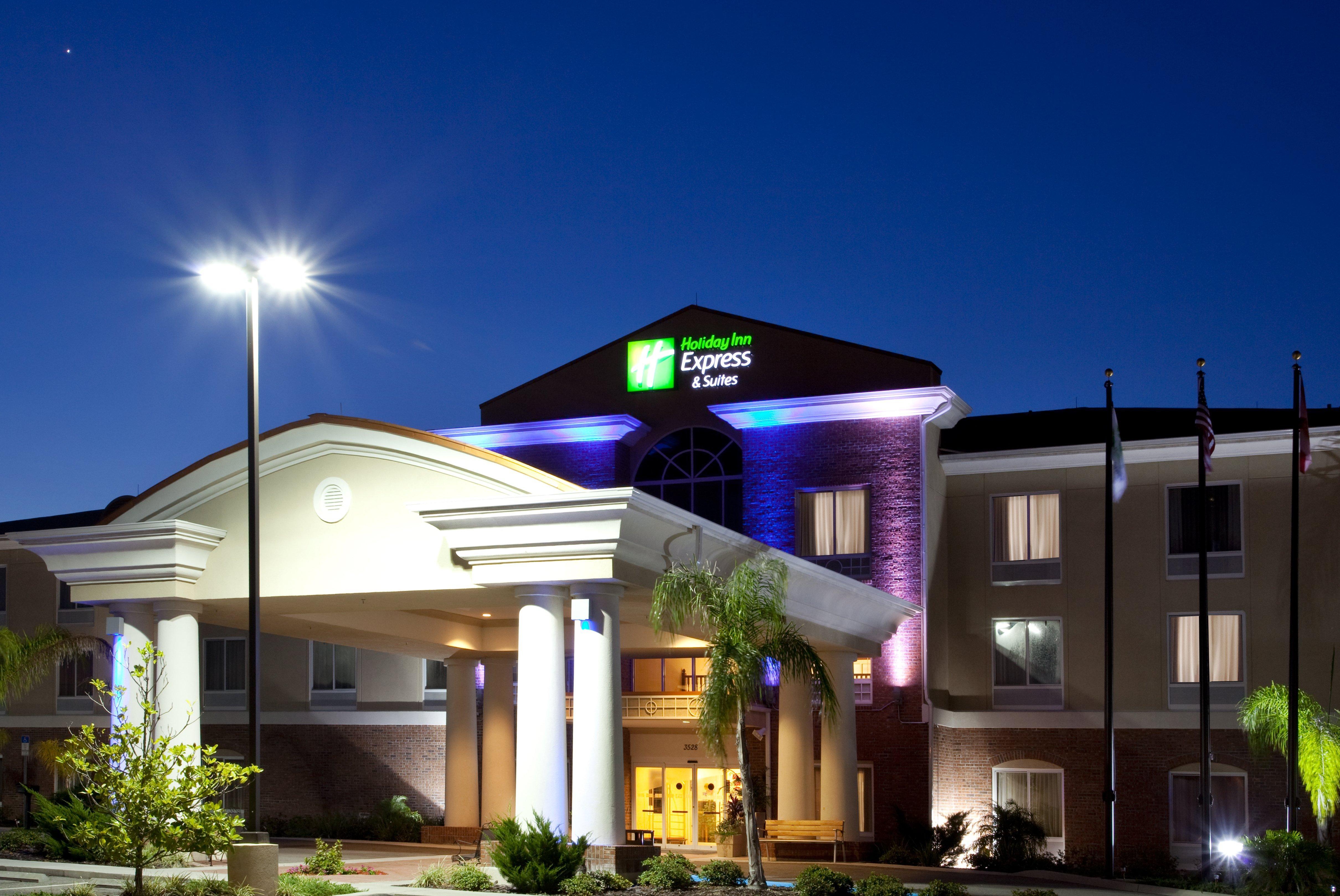 Holiday Inn Express - Spring Hill By Ihg Exterior photo