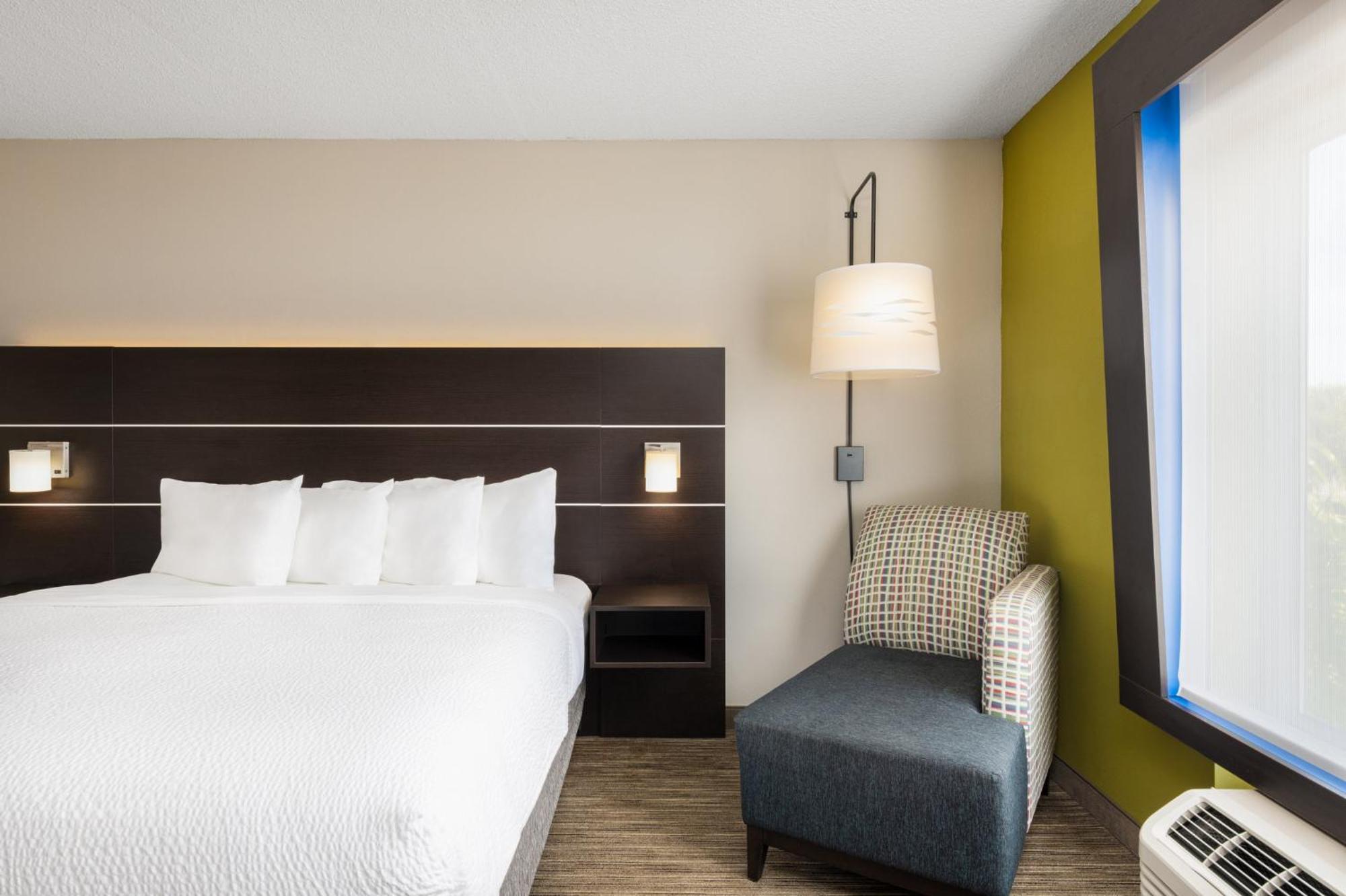 Holiday Inn Express - Spring Hill By Ihg Exterior photo