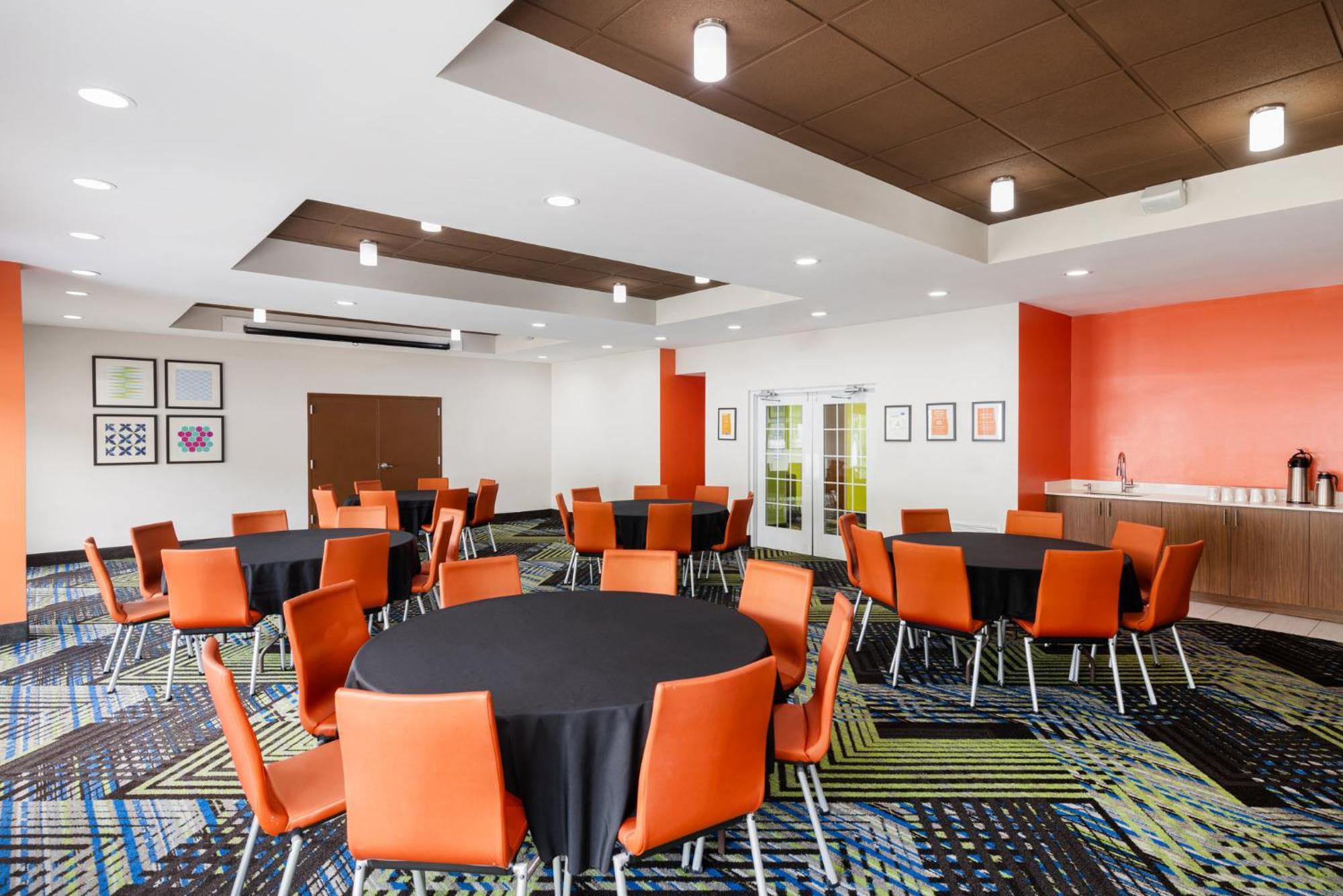Holiday Inn Express - Spring Hill By Ihg Exterior photo