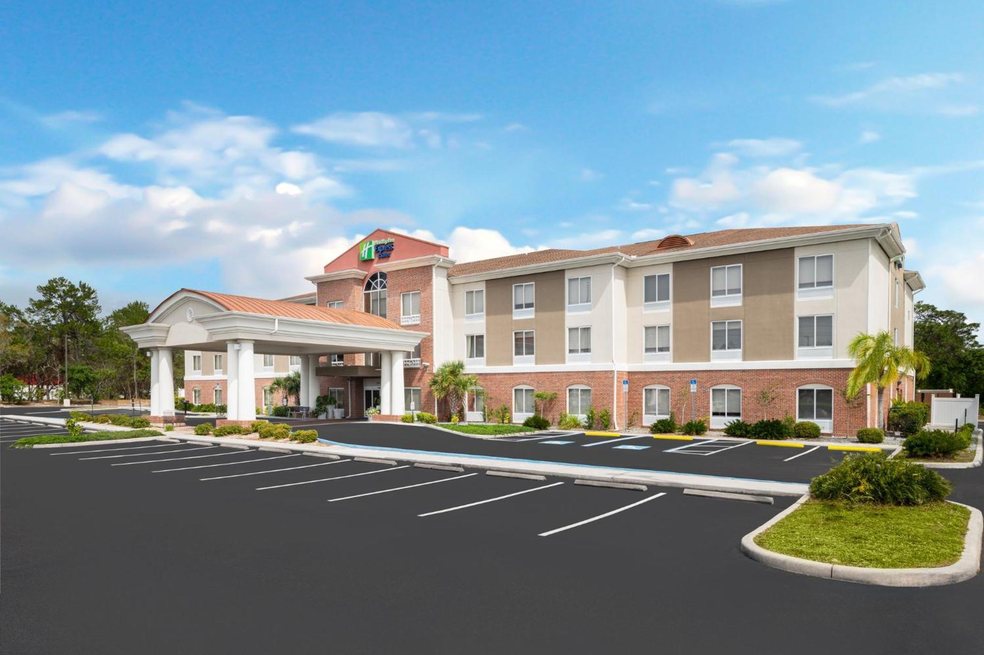 Holiday Inn Express - Spring Hill By Ihg Exterior photo