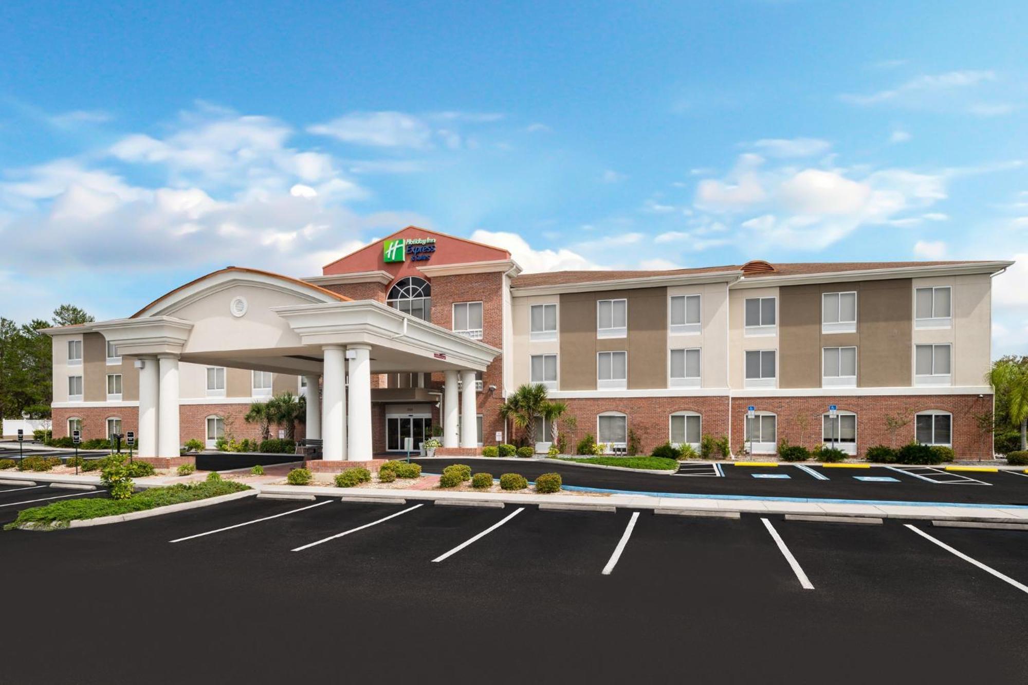 Holiday Inn Express - Spring Hill By Ihg Exterior photo